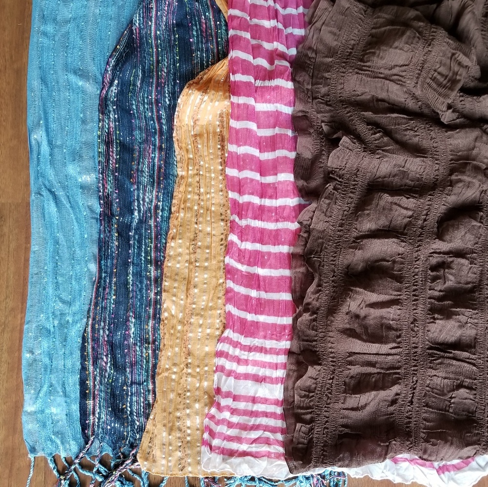 Bundle of 5 scarves 💐